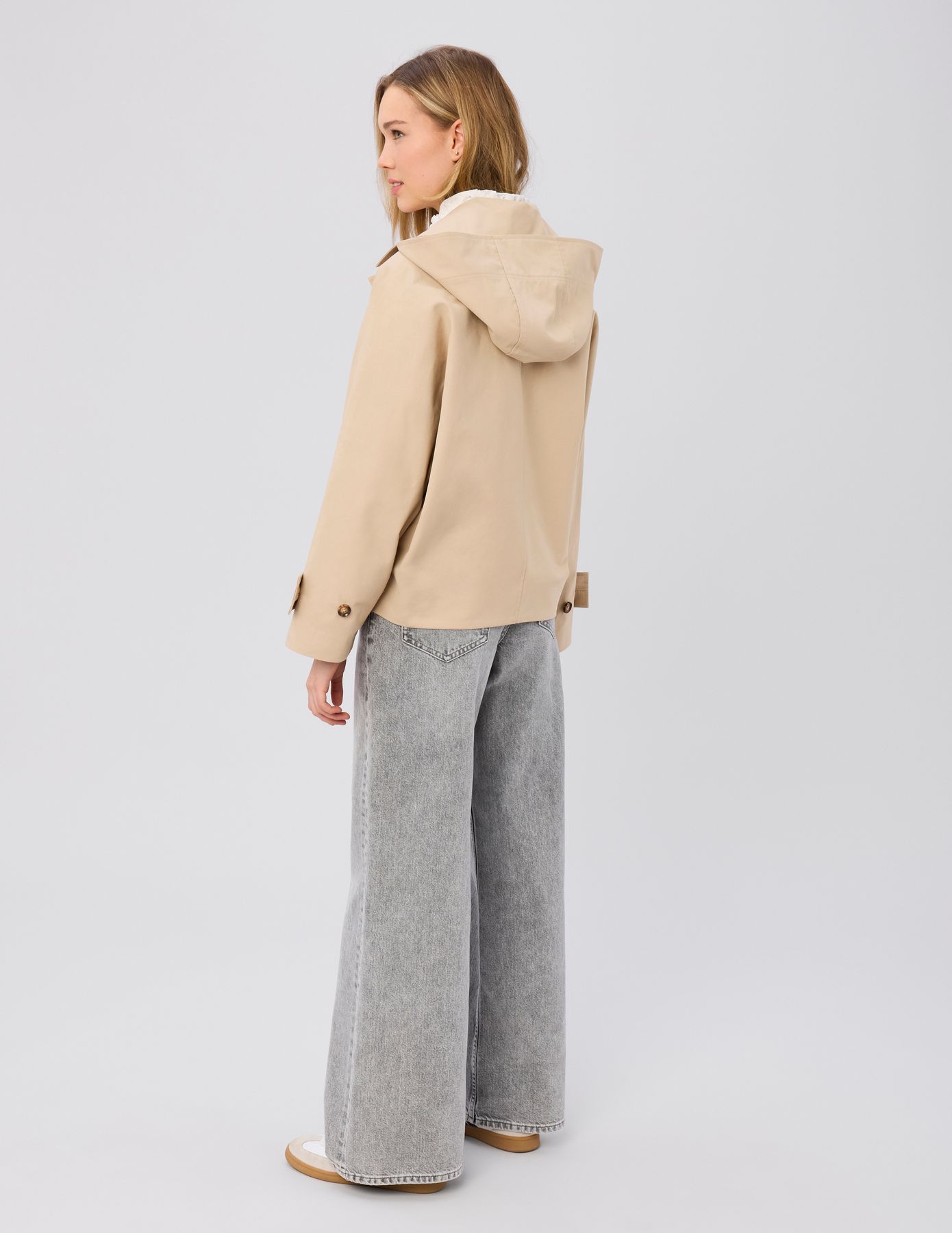 Trench court &agrave; capuche