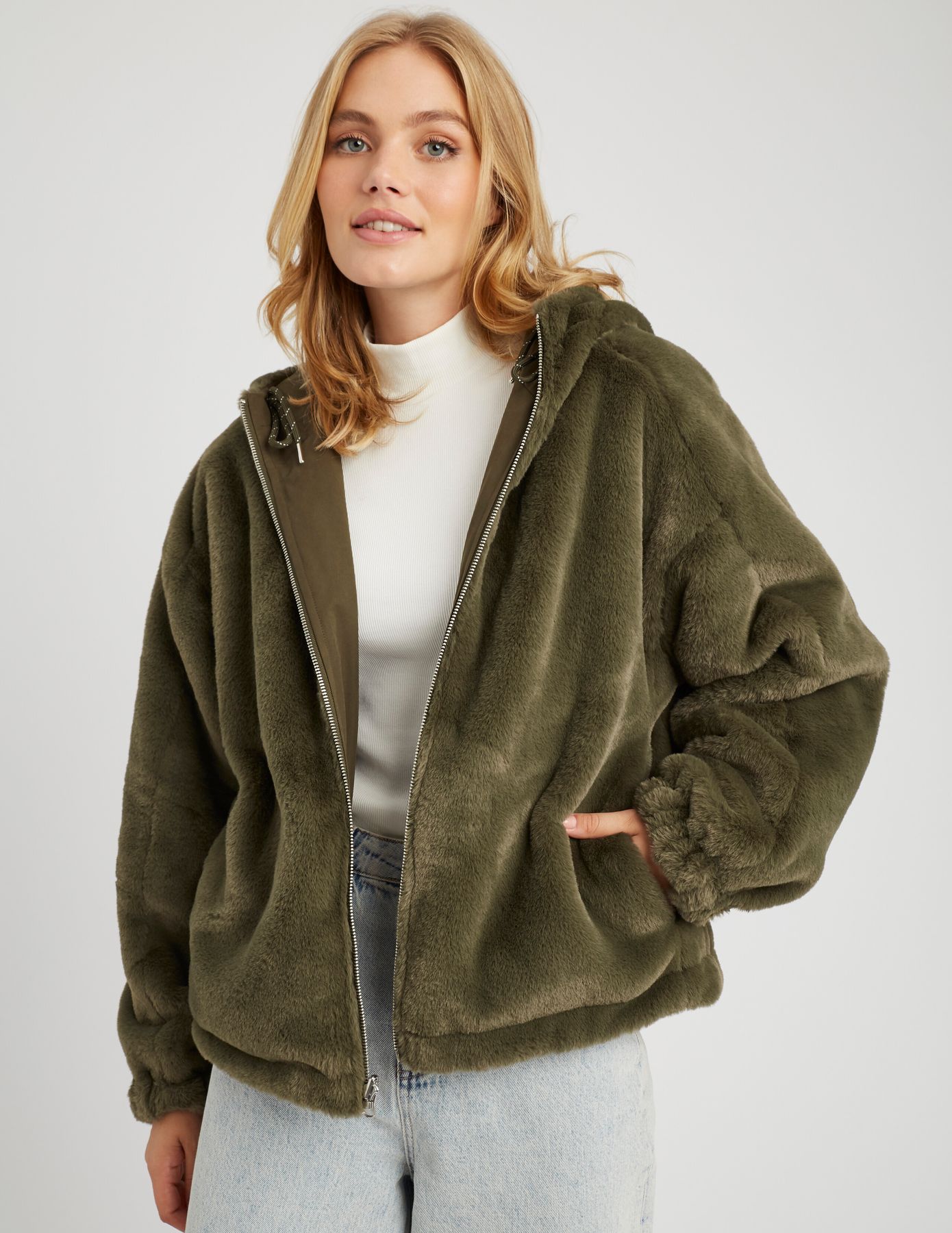 Blouson &agrave; capuche