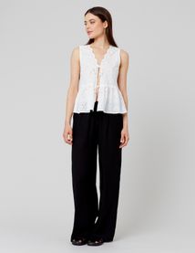 Blouse à nouer en broderie anglaise