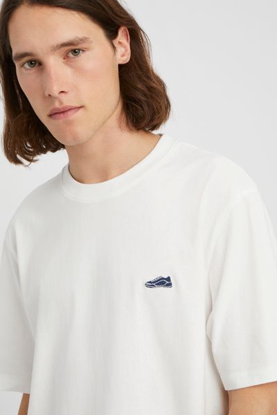 T-shirt broderie poitrine