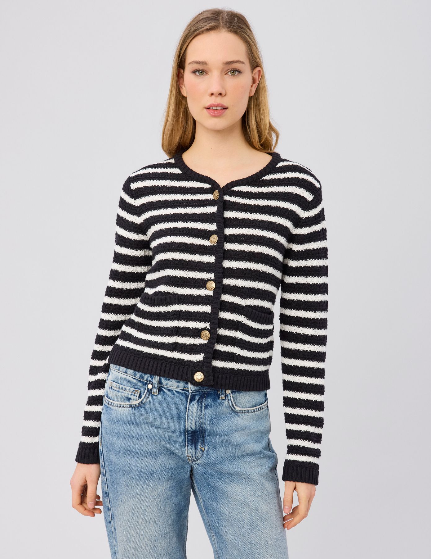 Gilet boutonn&eacute; ray&eacute;