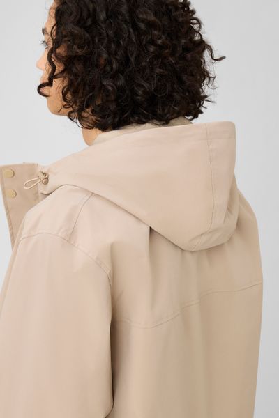 Parka l&eacute;g&egrave;re &agrave; capuche