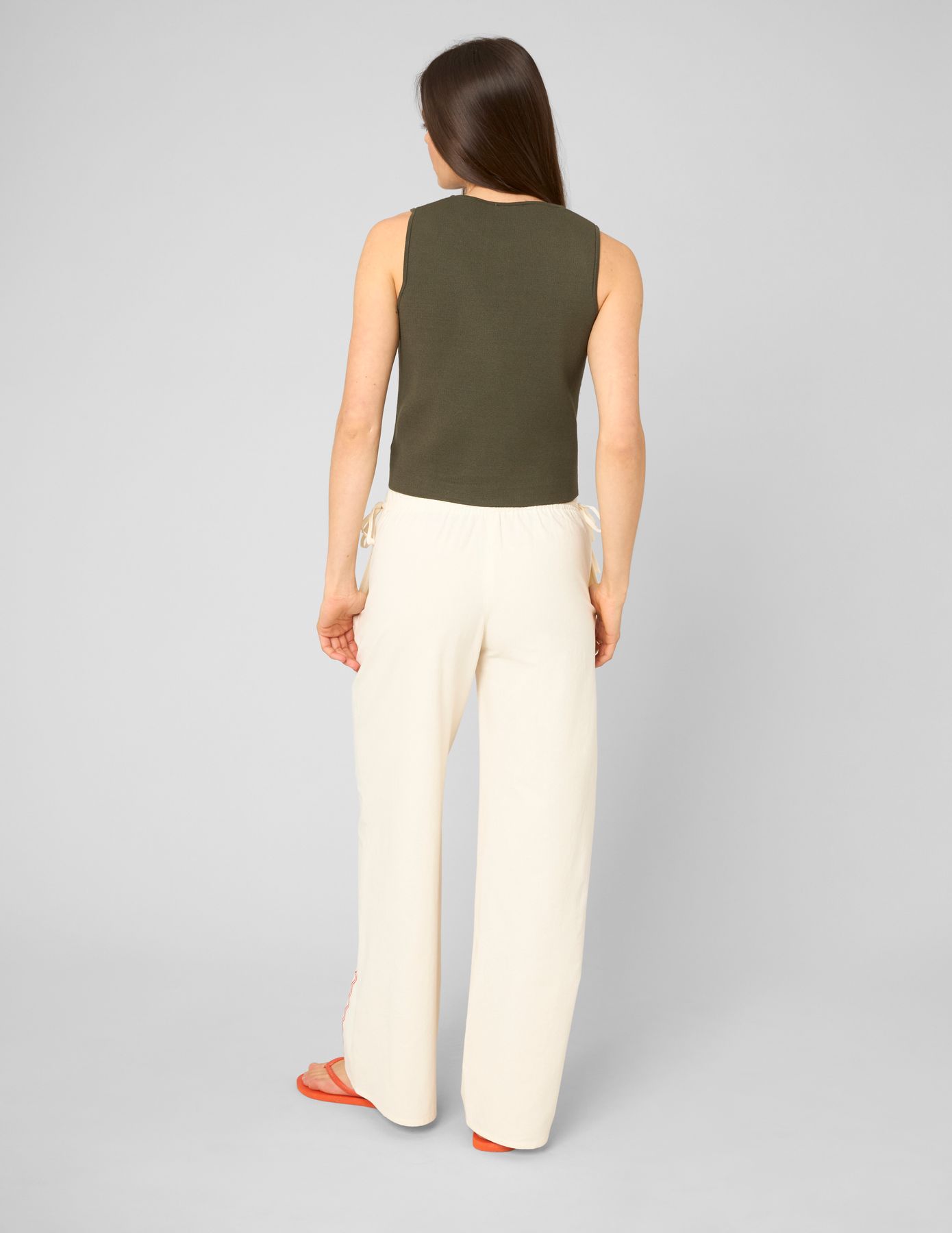 Top sans manches boutonn&eacute;
