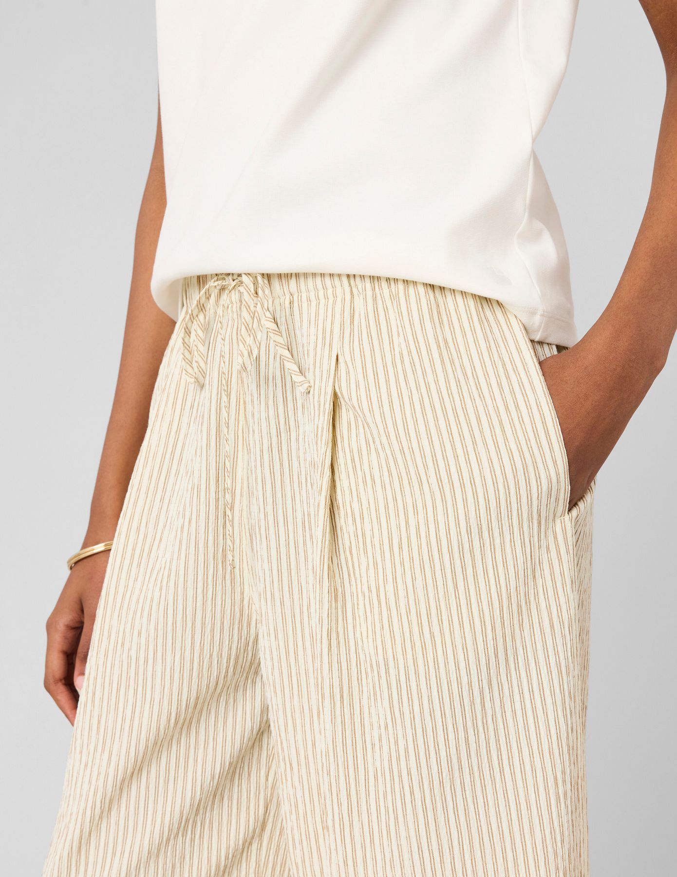 Pantalon fluide ray&eacute;