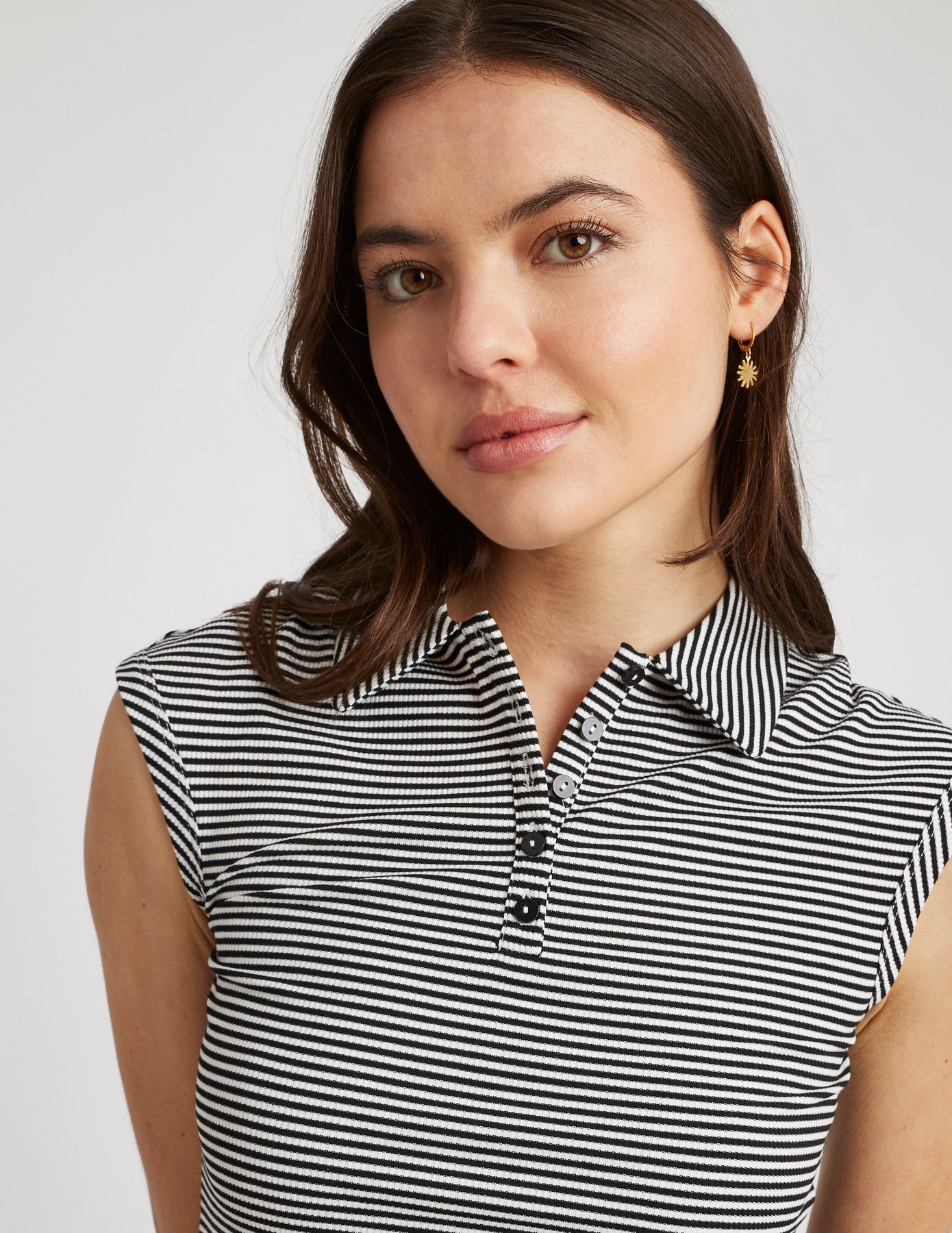 Polo rayé sans manches