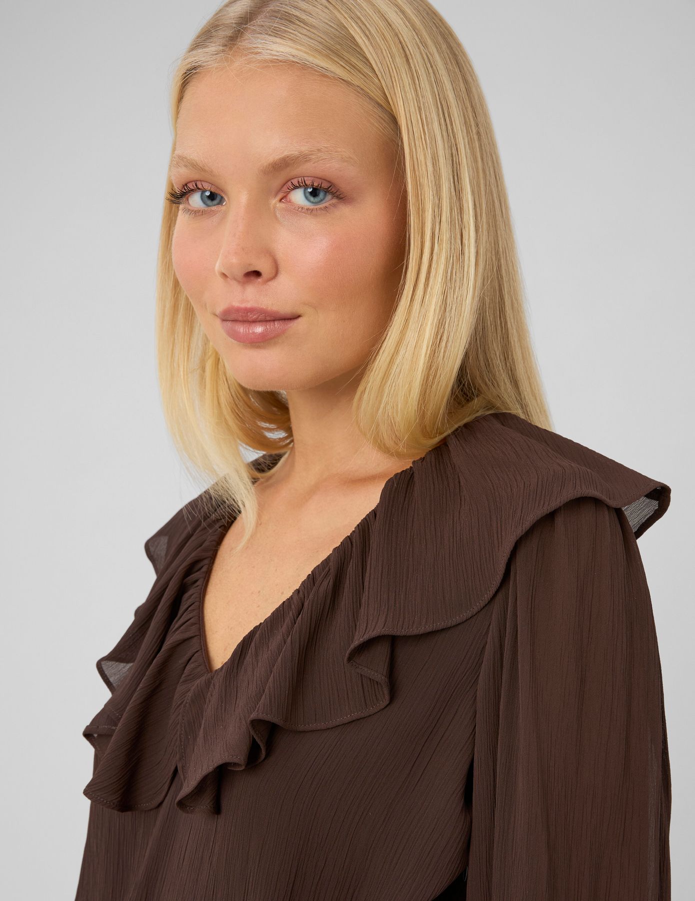 Robe courte &agrave; volants