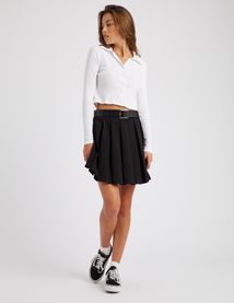 Jupe courte plissée ceinturée