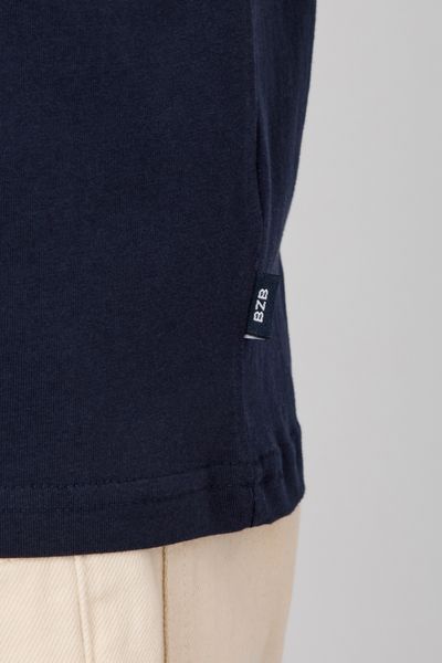 T-shirt broderie poitrine