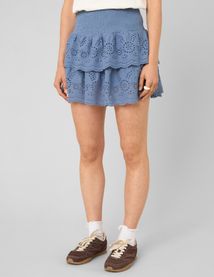 Jupe courte brod&eacute;e &agrave; volants
