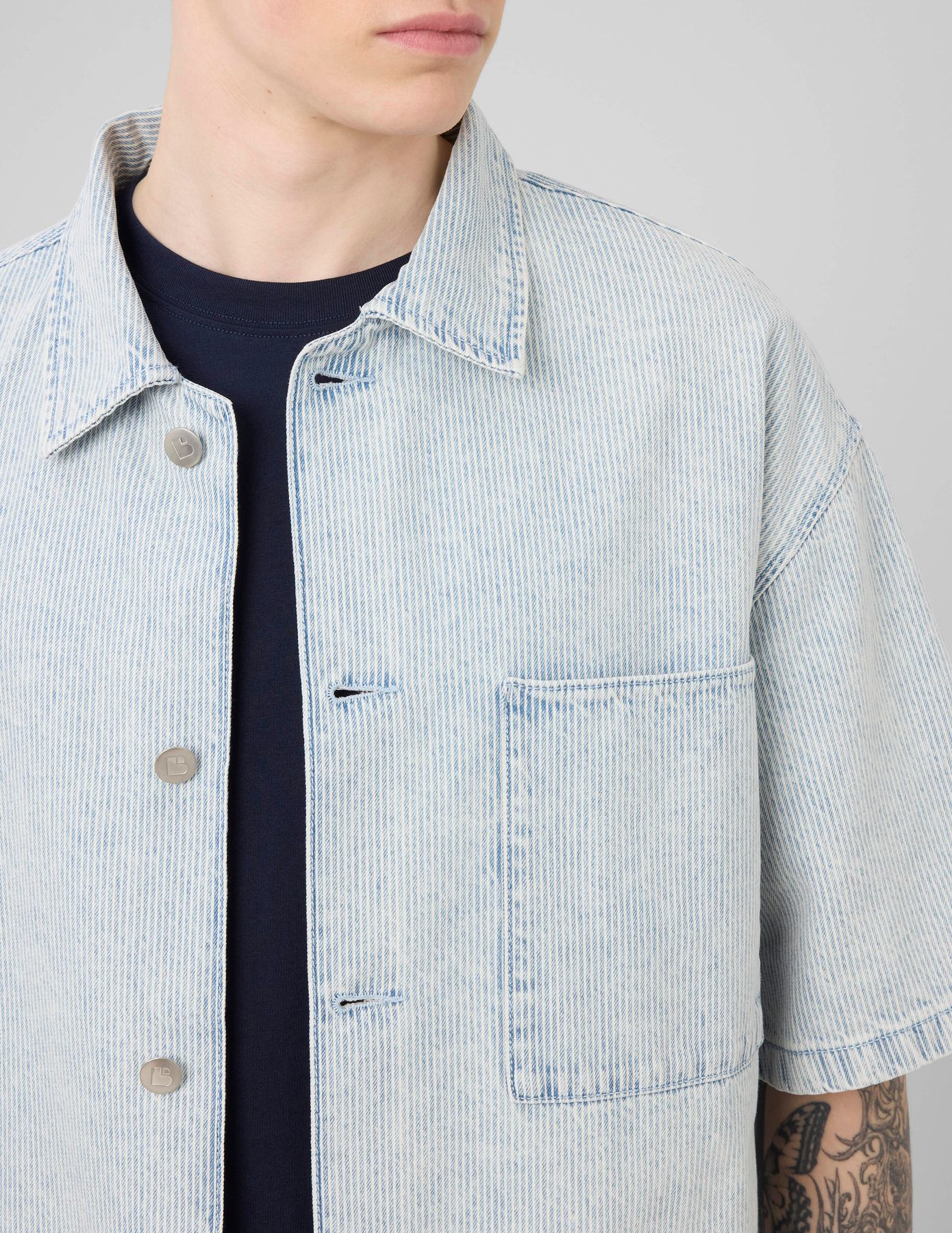 Chemise manches courtes ray&eacute;e