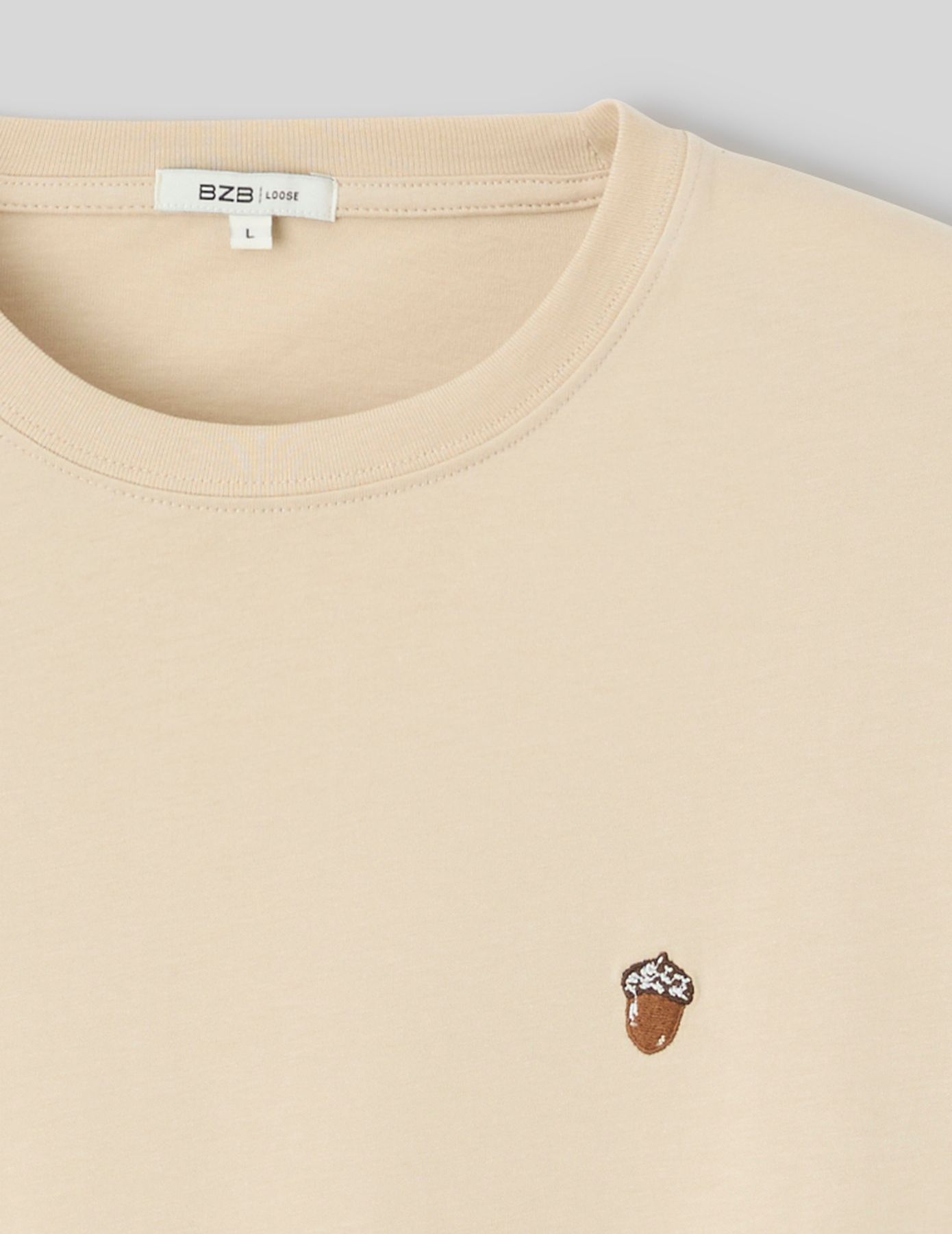 T-shirt broderie poitrine