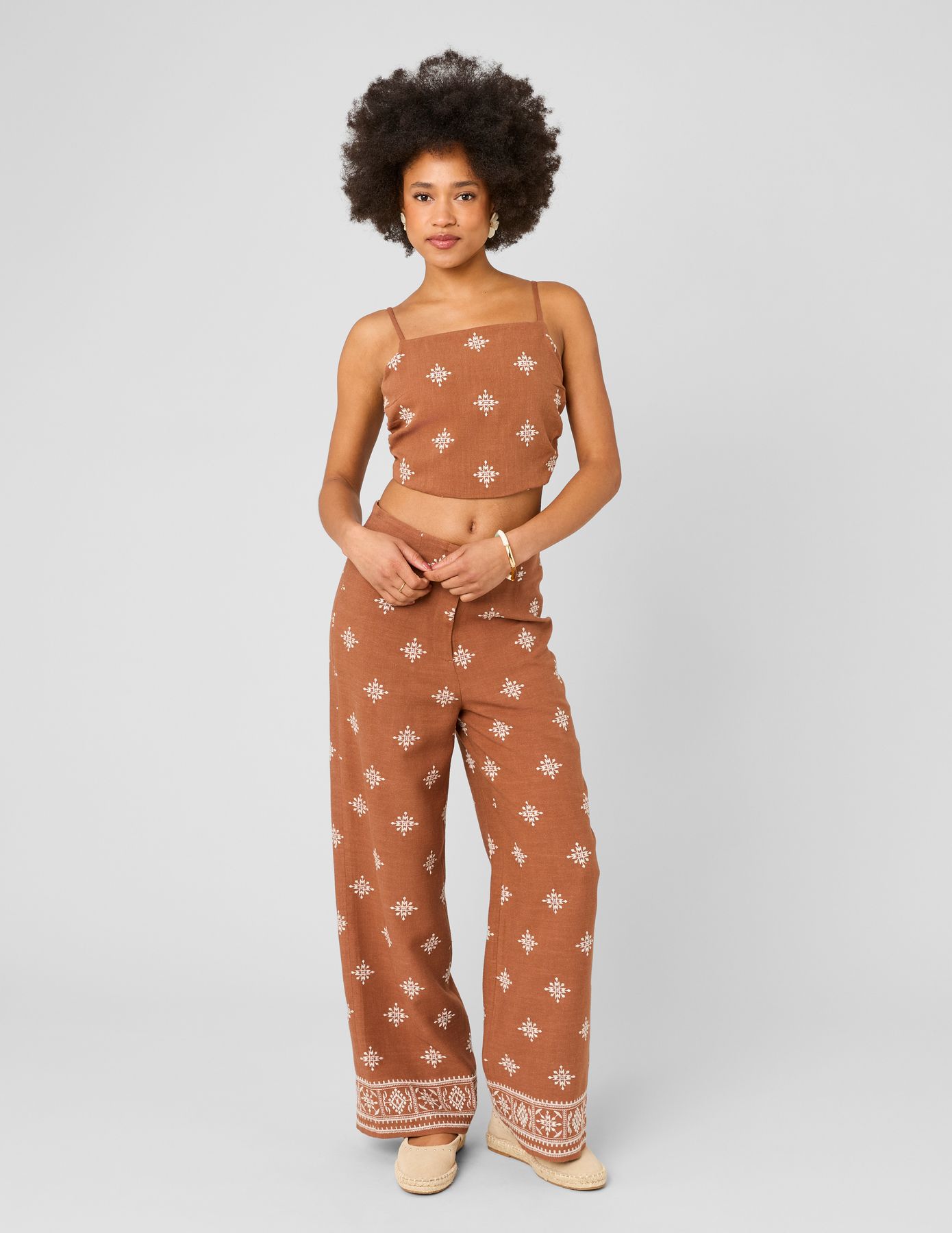 Top &agrave; fines bretelles &agrave; nouer