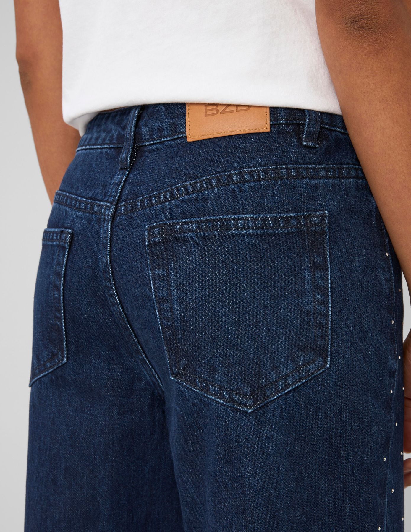 Jean straight &agrave; strass