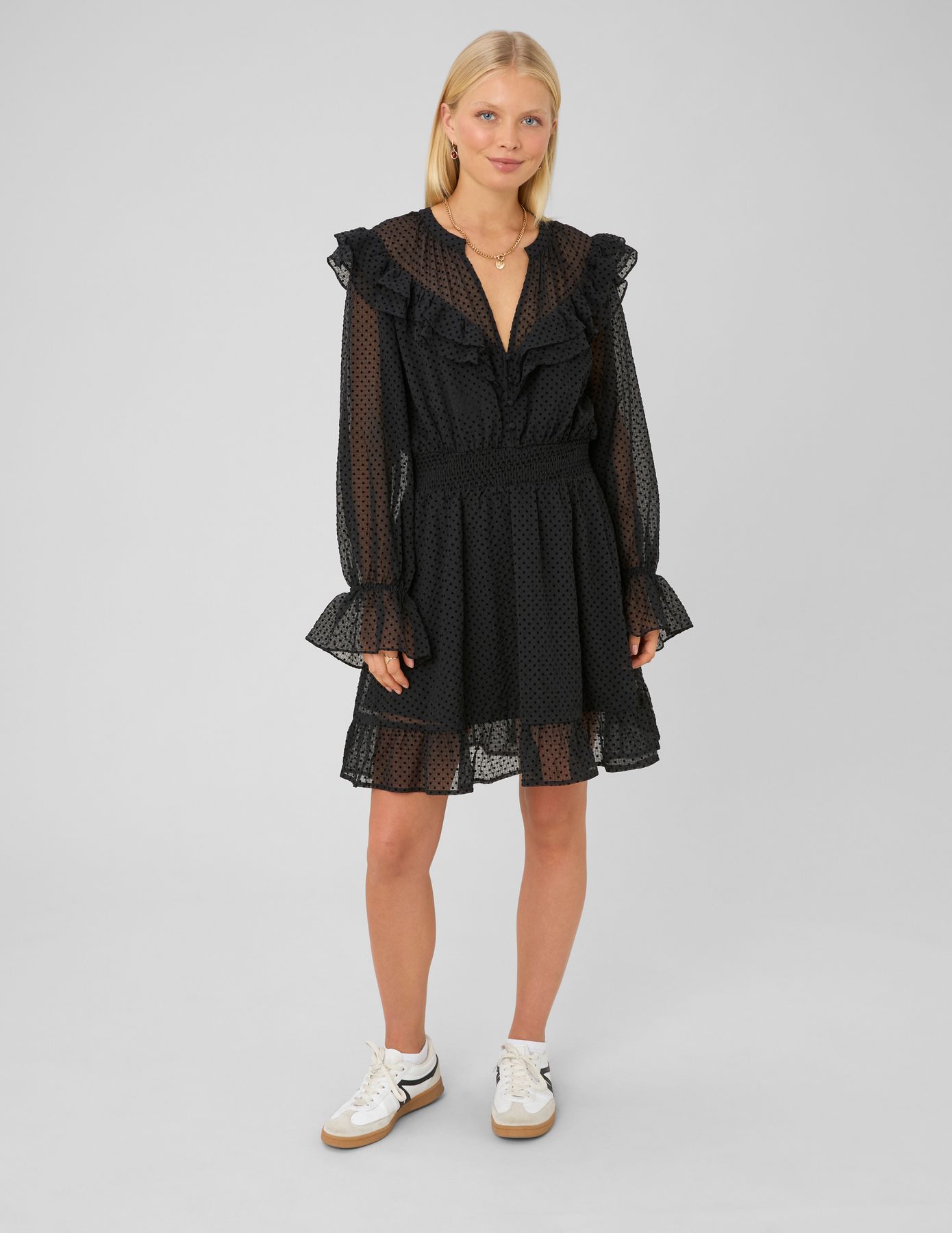 Robe courte &agrave; volants