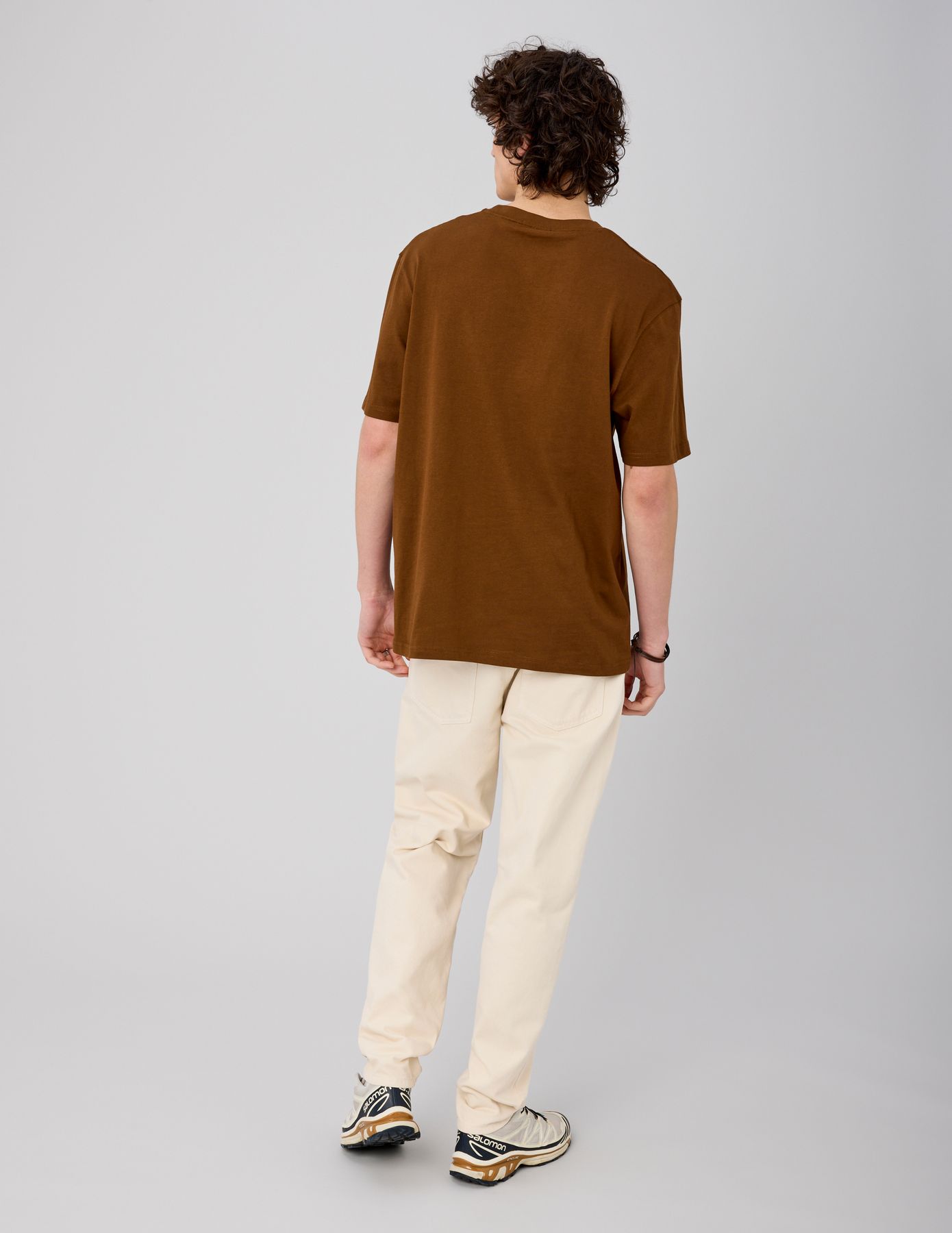 T-shirt broderie poitrine