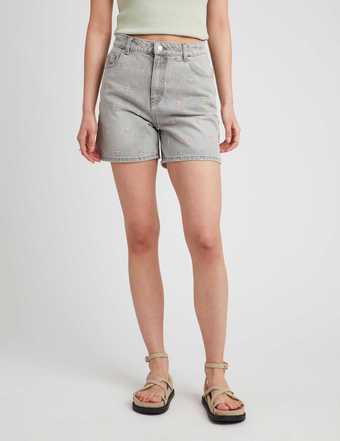 Short en jean brodé