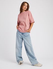 T-shirt d&eacute;lav&eacute; imprim&eacute;