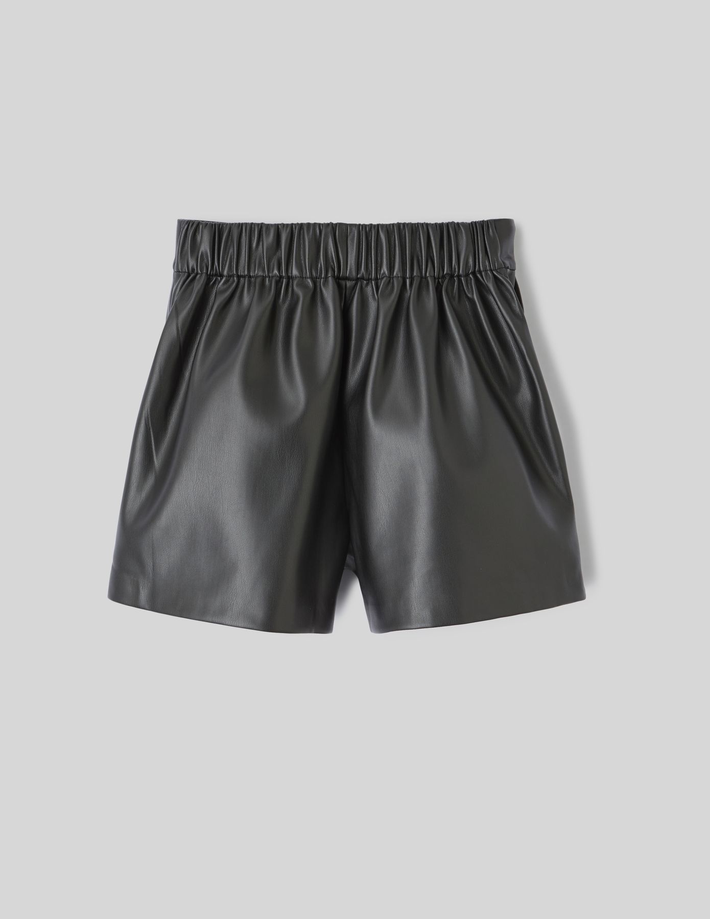 Short en tissu enduit