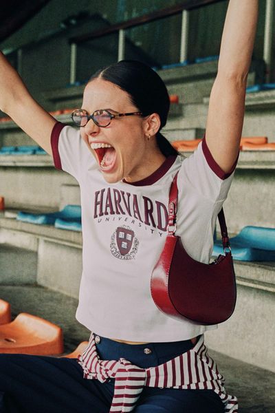 T-shirt imprim&eacute; licence Harvard