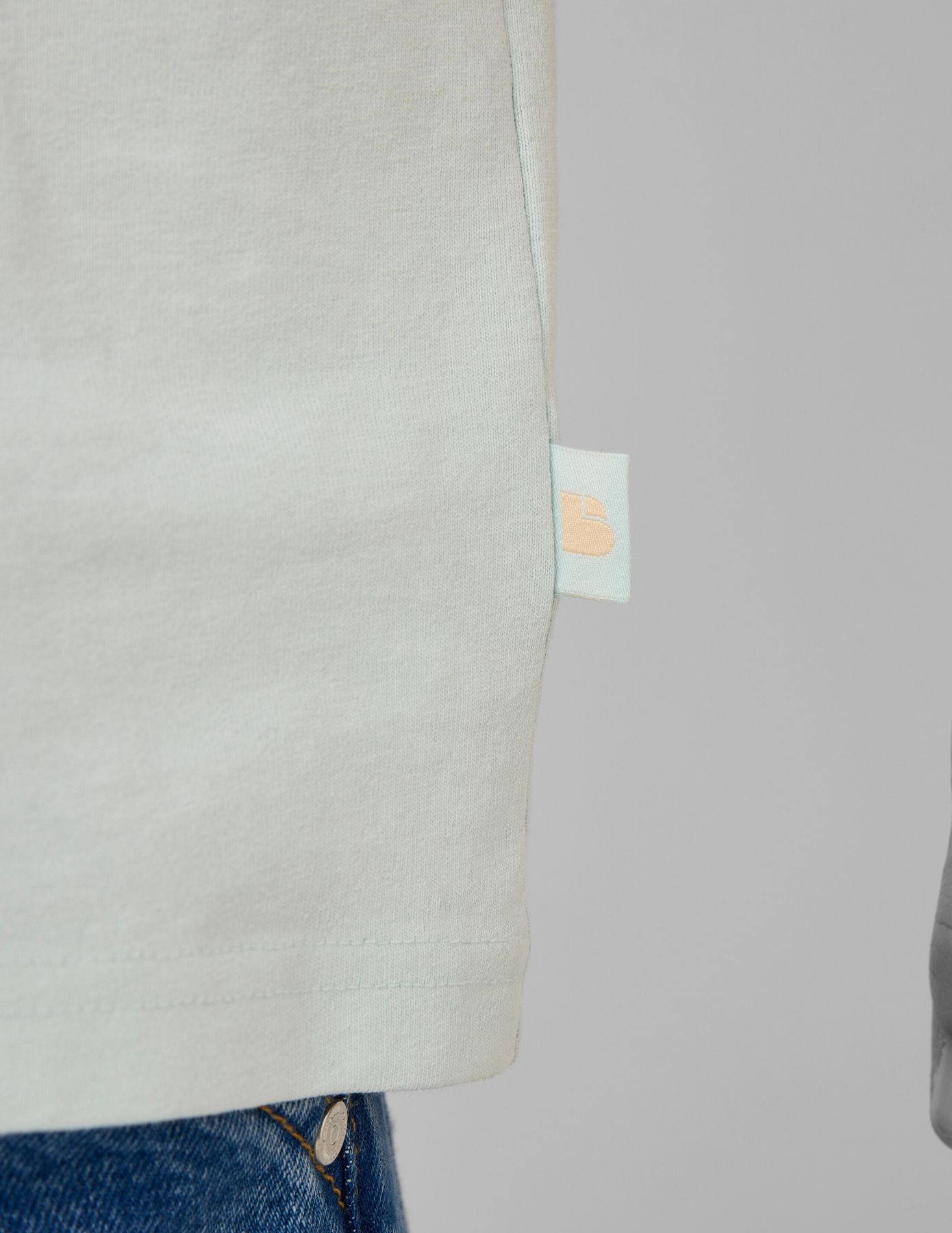 T-shirt broderie poitrine