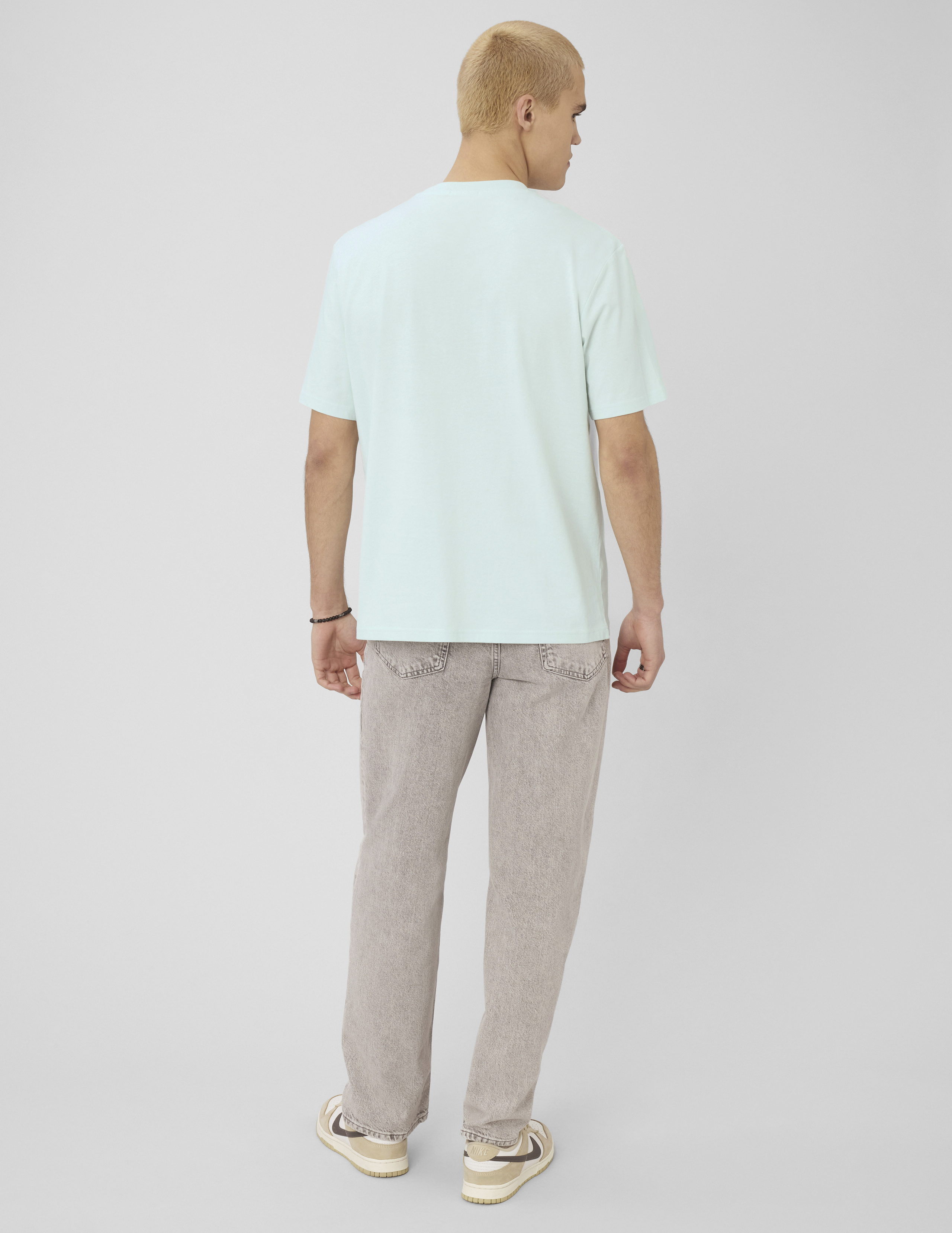 T-shirt broderie poitrine