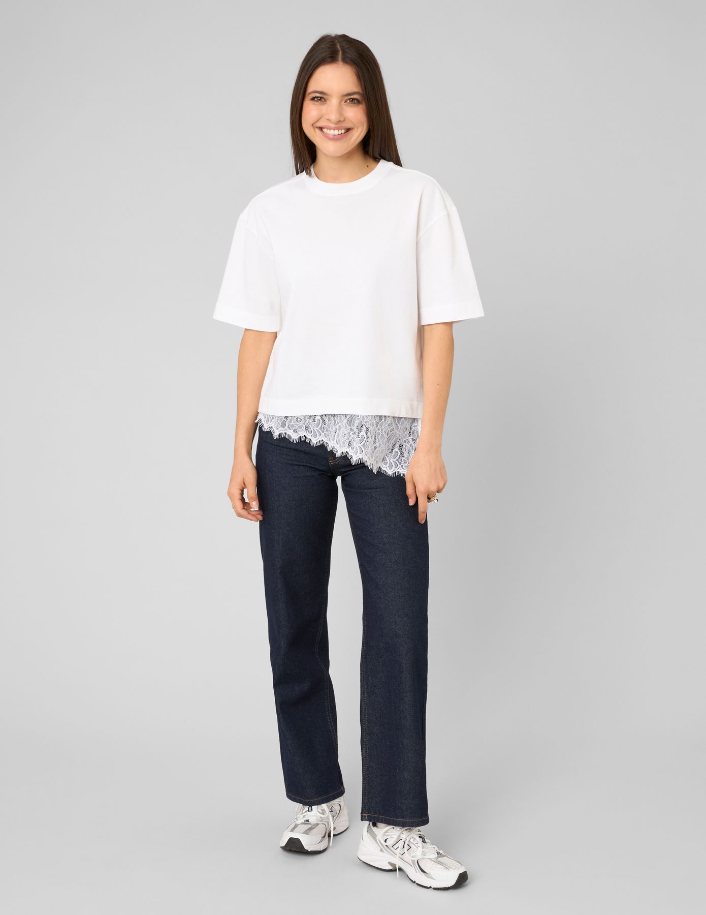 T-shirt avec empi&egrave;cement en dentelle