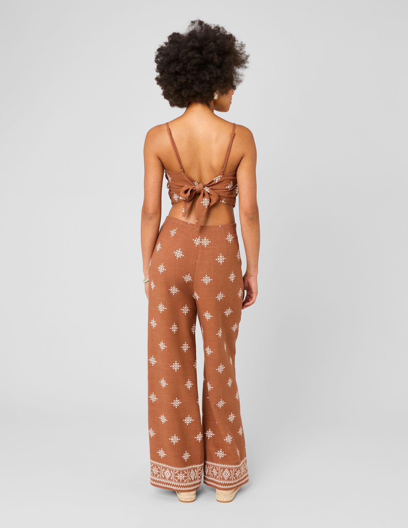 Top &agrave; fines bretelles &agrave; nouer