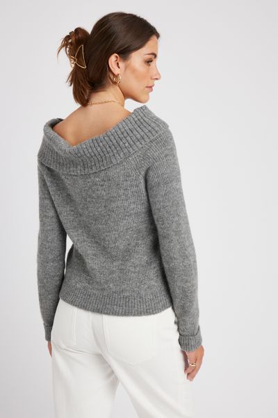 Pull &eacute;paules d&eacute;nud&eacute;es