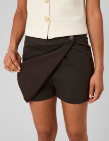 Jupe short ray&eacute;e