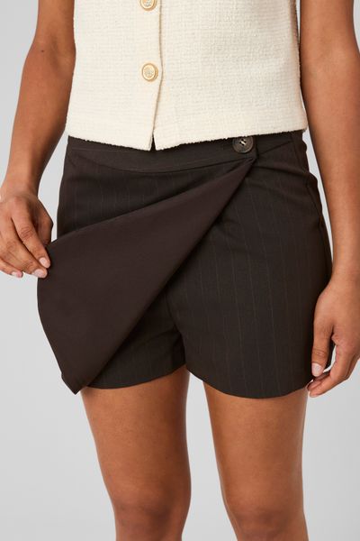 Jupe short ray&eacute;e