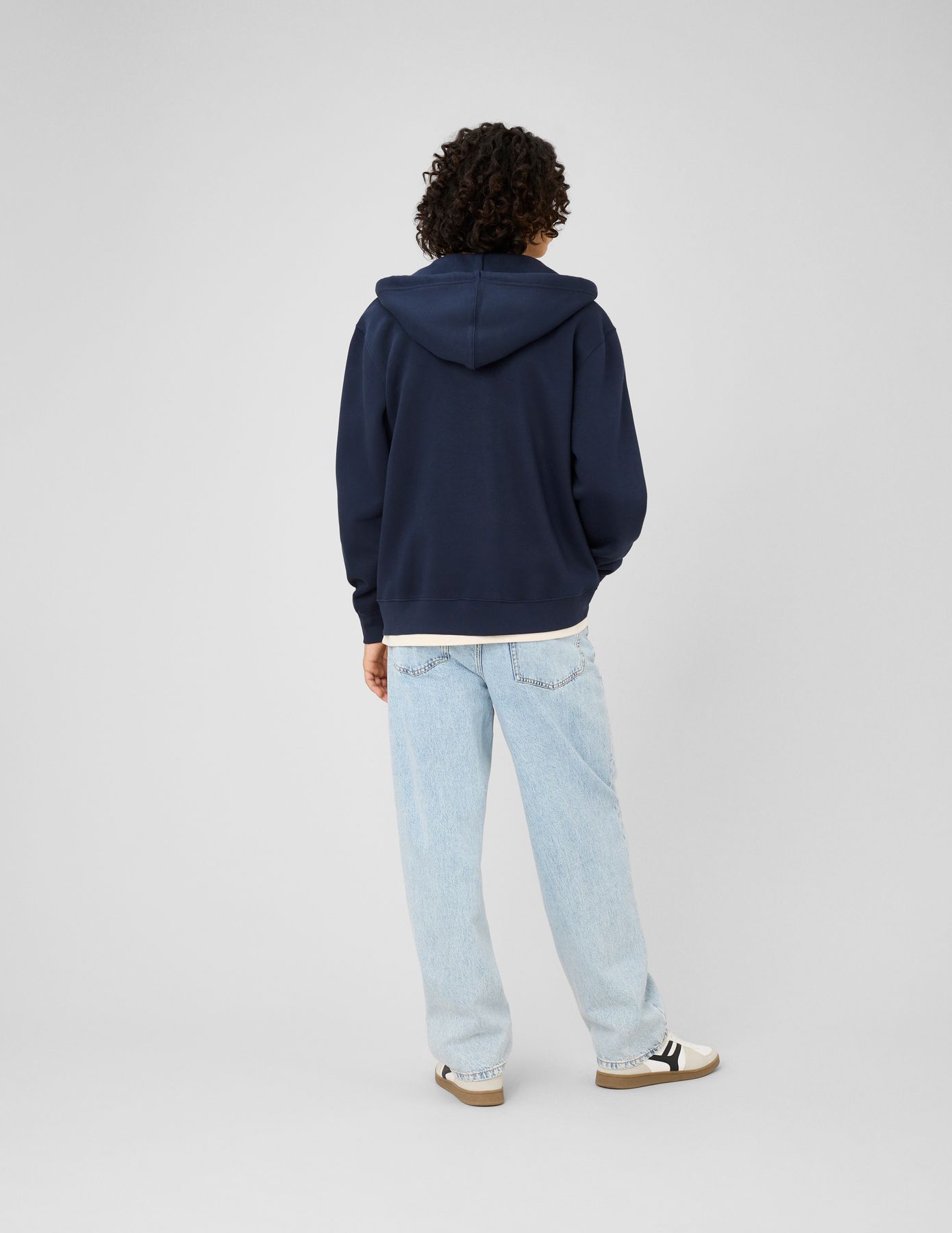 Sweat zipp&eacute; &agrave; capuche
