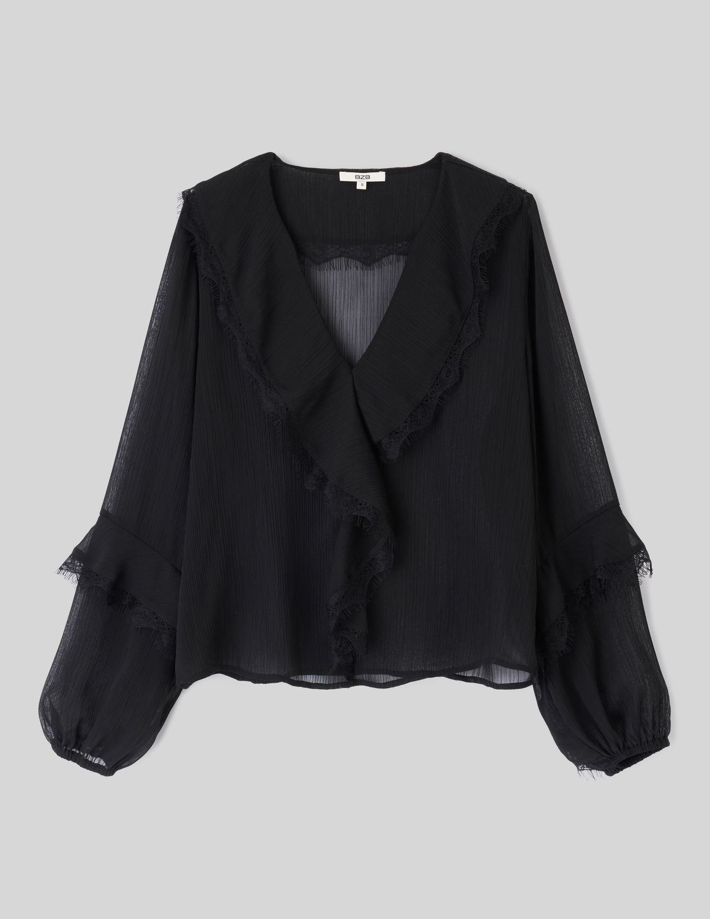 Blouse &agrave; volants et dentelle