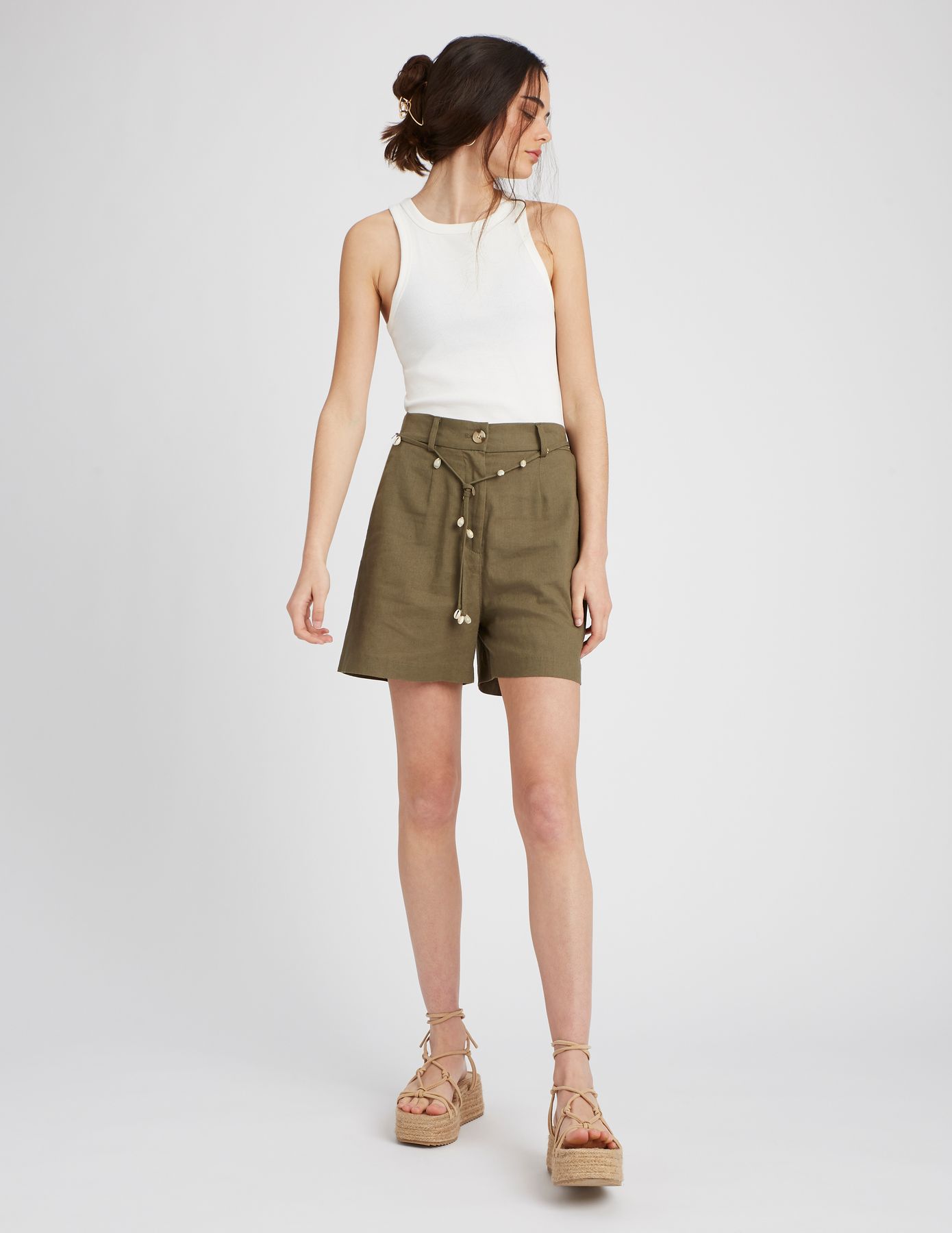 Short en lin avec ceinture