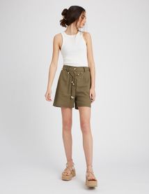 Short en lin avec ceinture