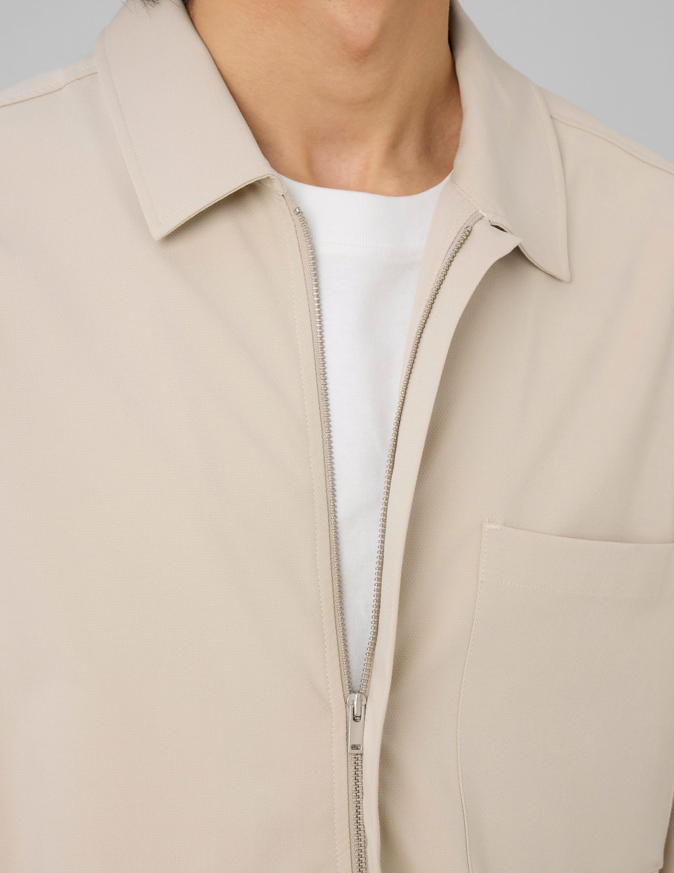 Chemise zipp&eacute;e manches courtes