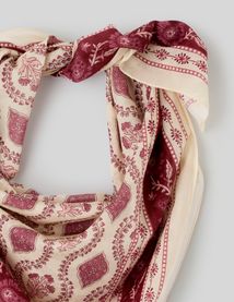 Foulard carr&eacute; imprim&eacute;
