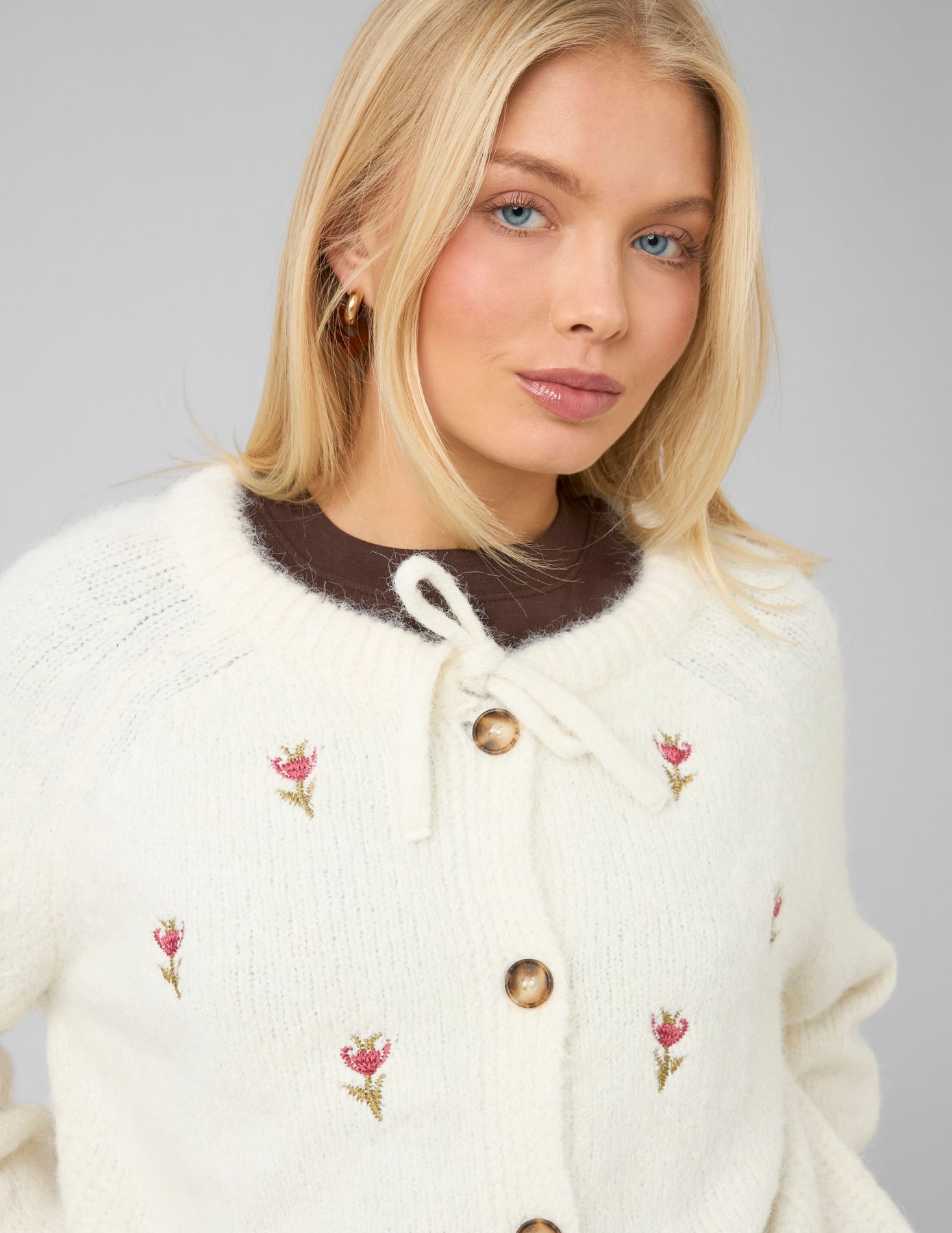 Gilet brod&eacute; &agrave; boutons