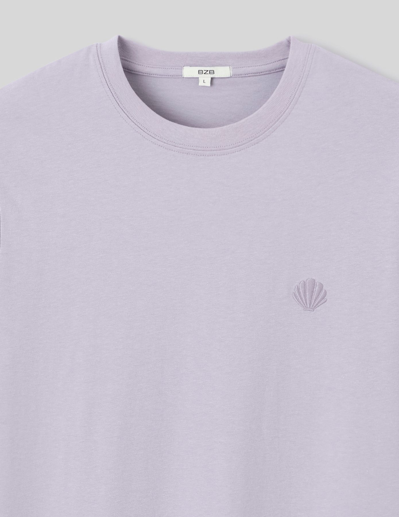 T-shirt broderie poitrine