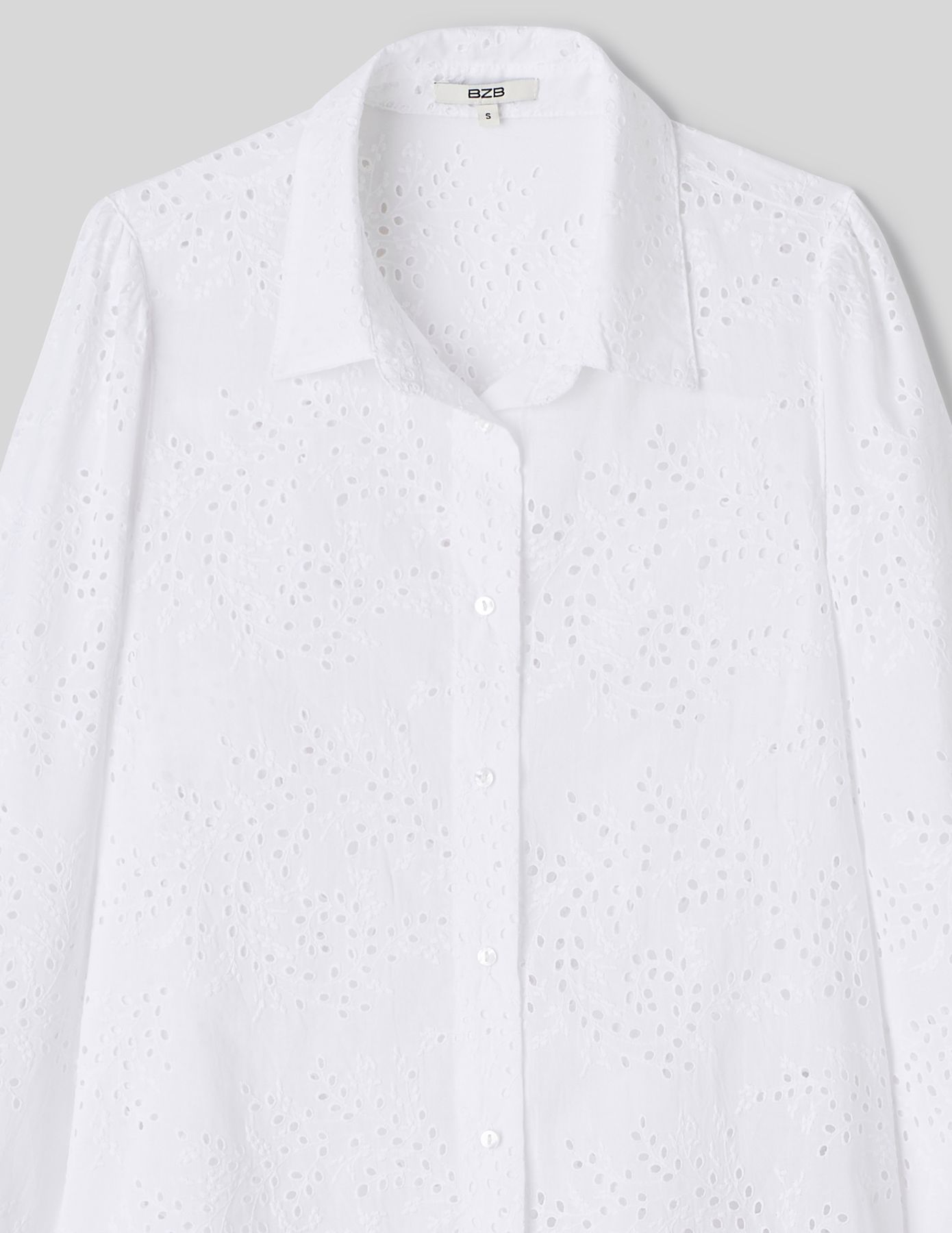Chemise en broderie anglaise