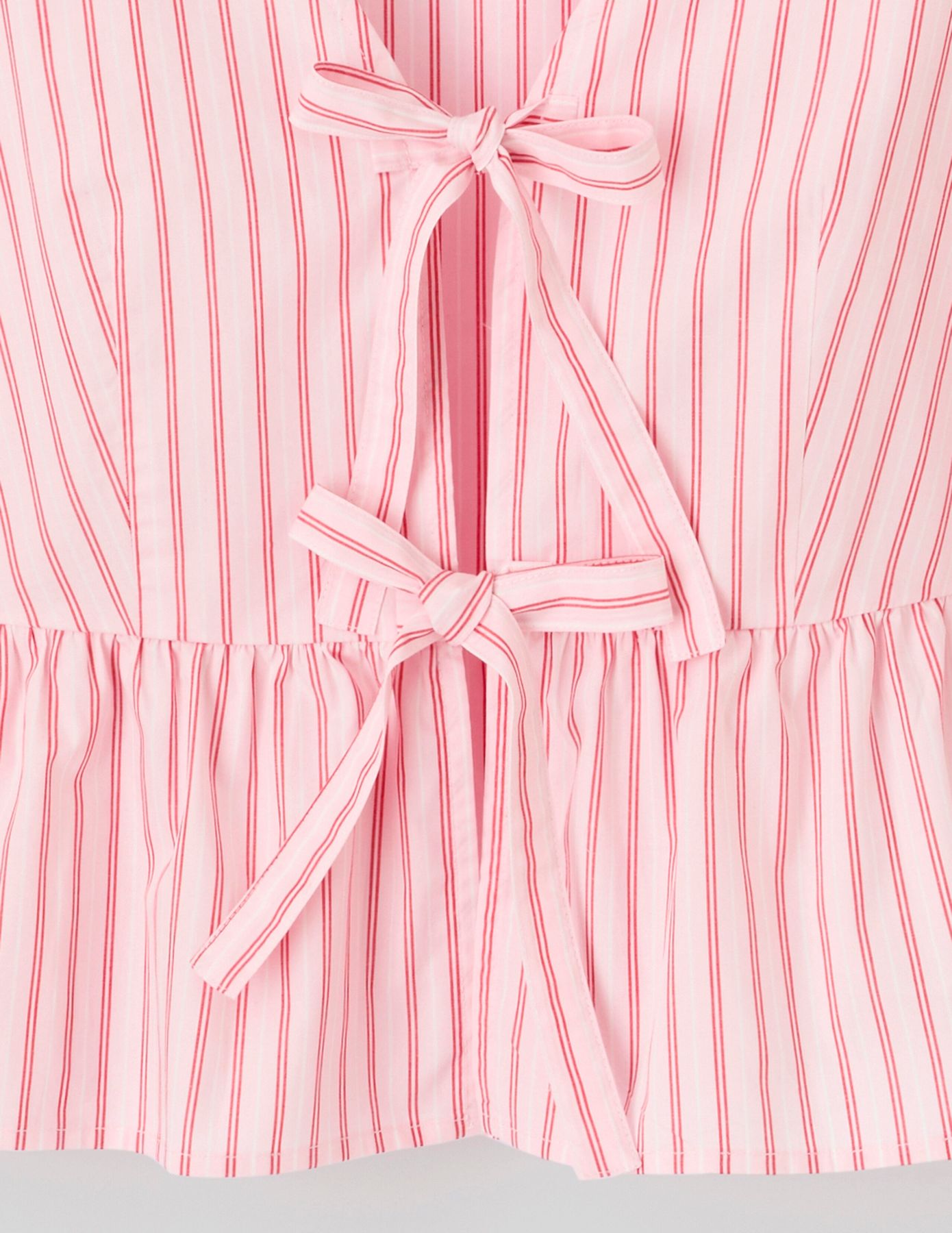 Blouse ray&eacute;e &agrave; nouer