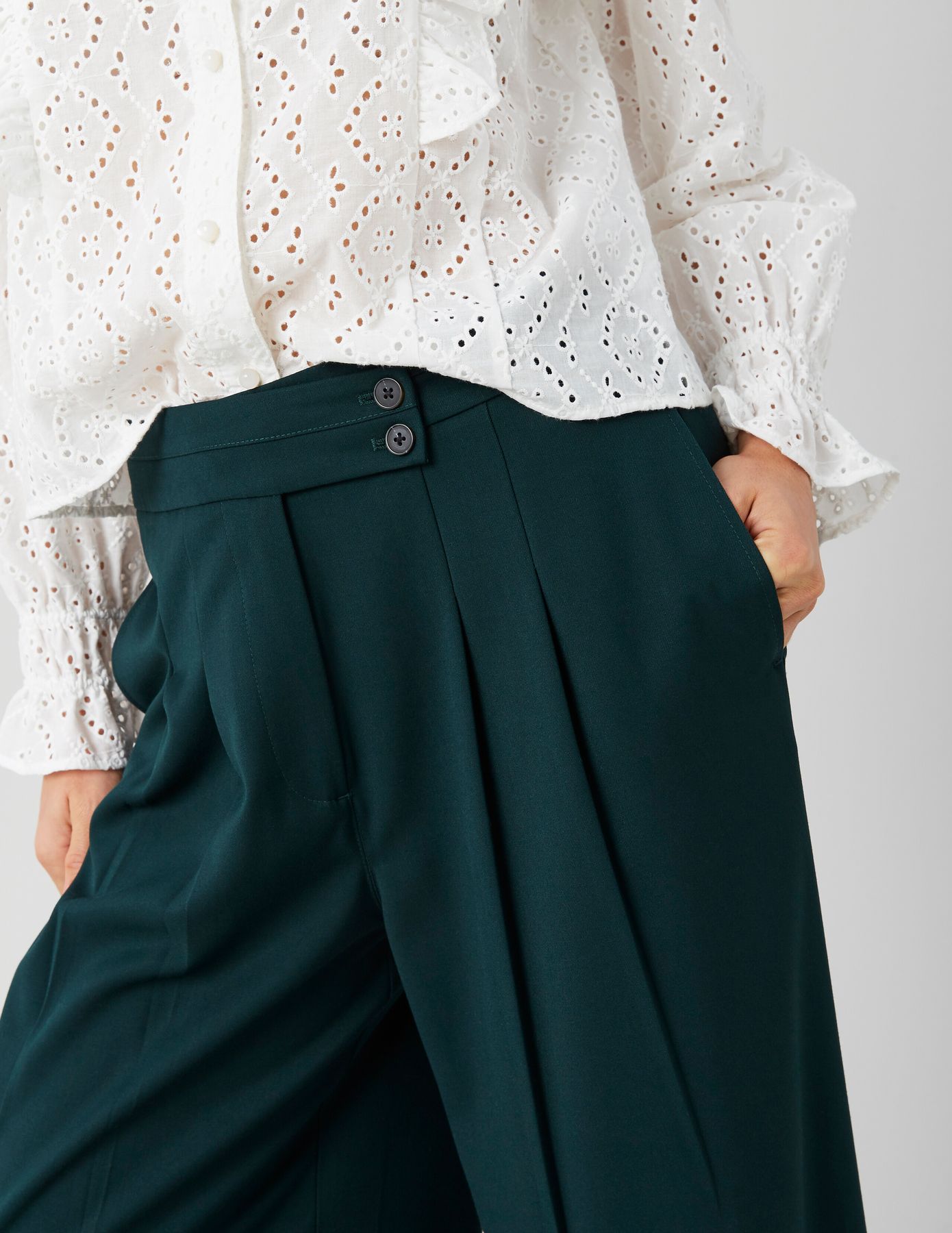 Pantalon fluide ceinture asym&eacute;trique