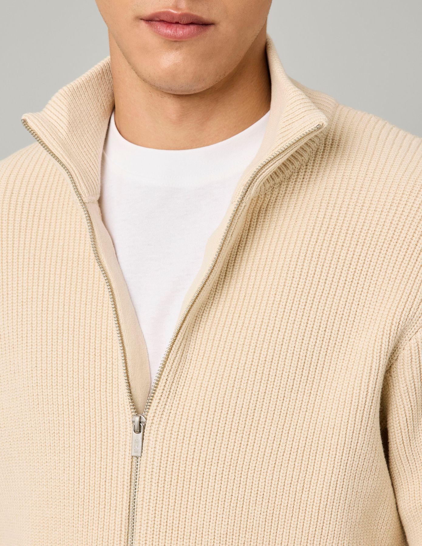 Pull col montant zippé
