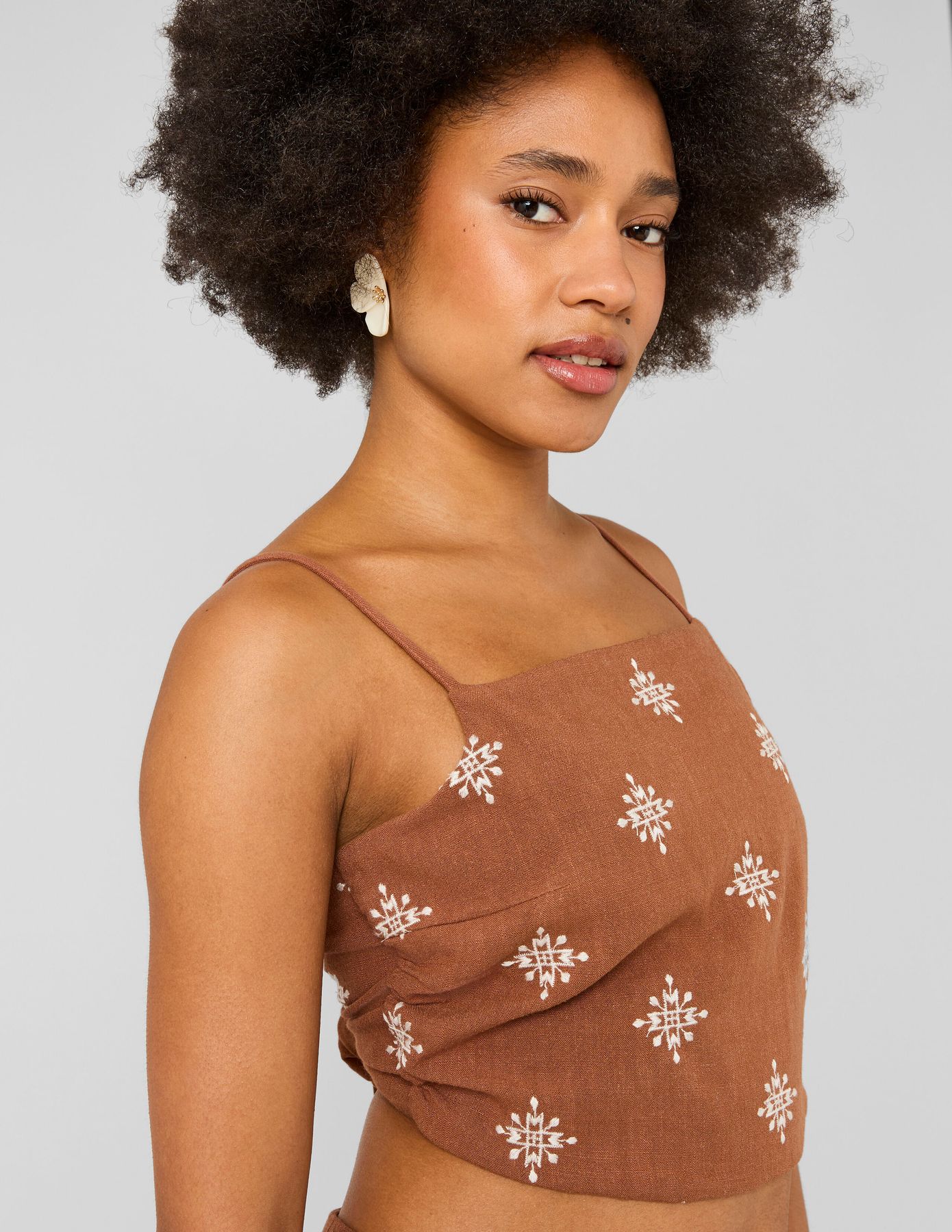 Top &agrave; fines bretelles &agrave; nouer