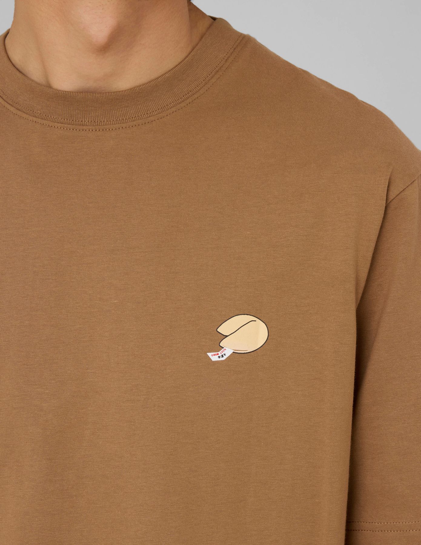 T-shirt imprim&eacute; poitrine
