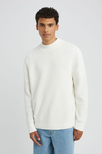 Pull col montant reli&eacute;f&eacute;