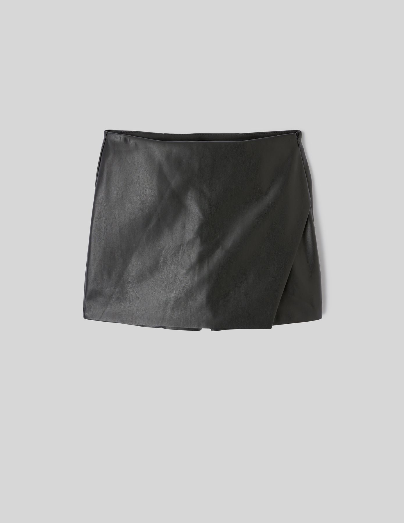 Jupe short en tissu enduit