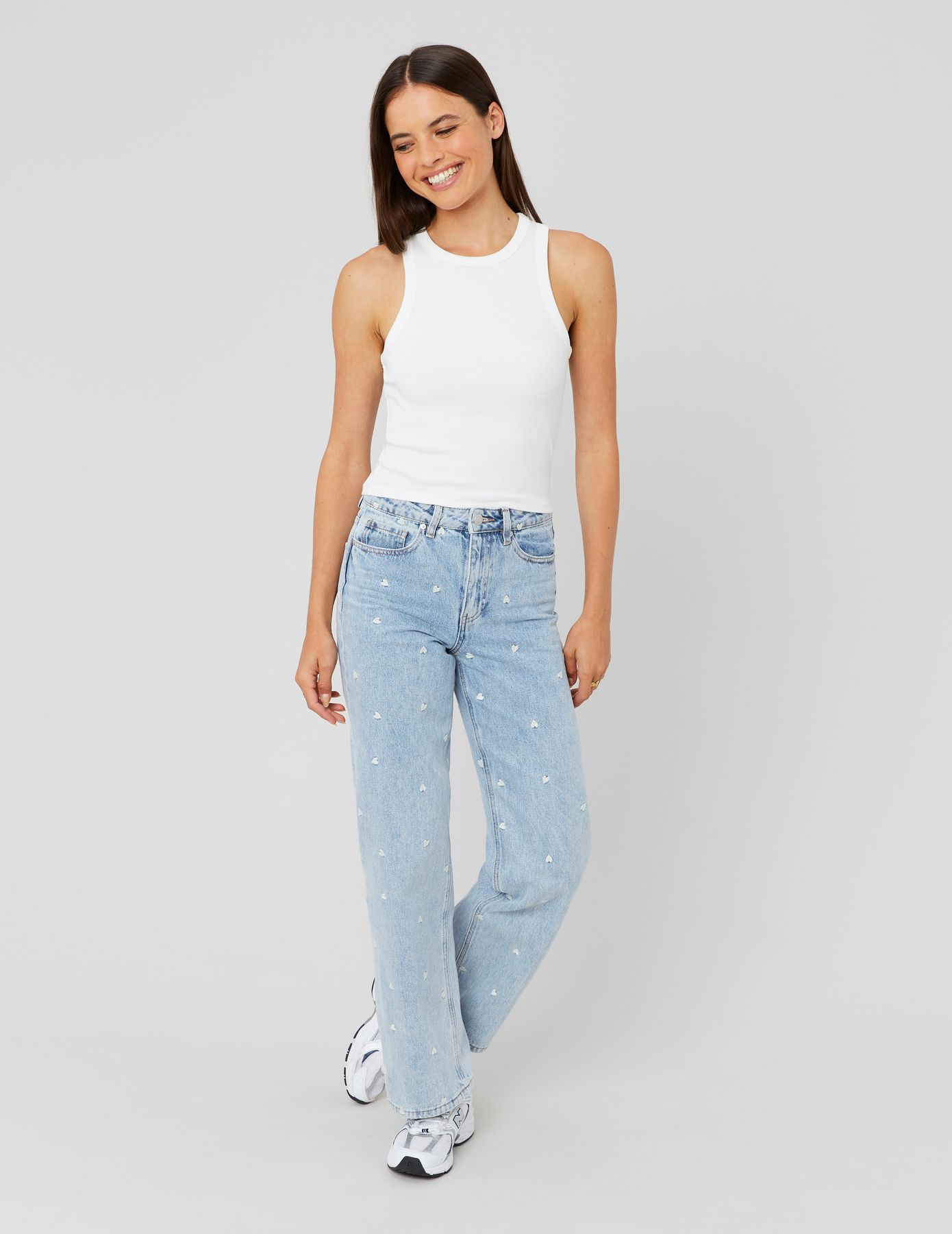 Jean straight brodé coeurs
