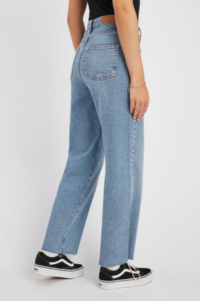 Jean straight &agrave; strass