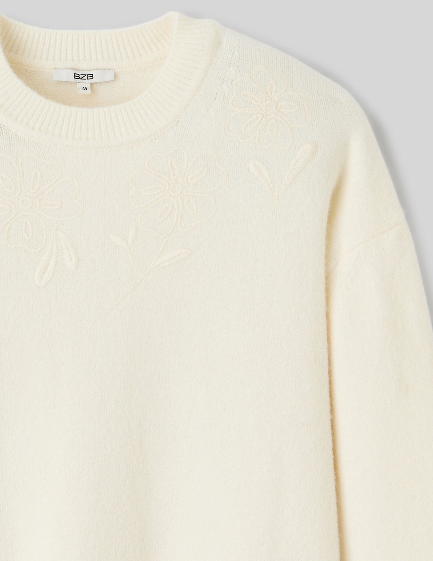 Pull broderie florale