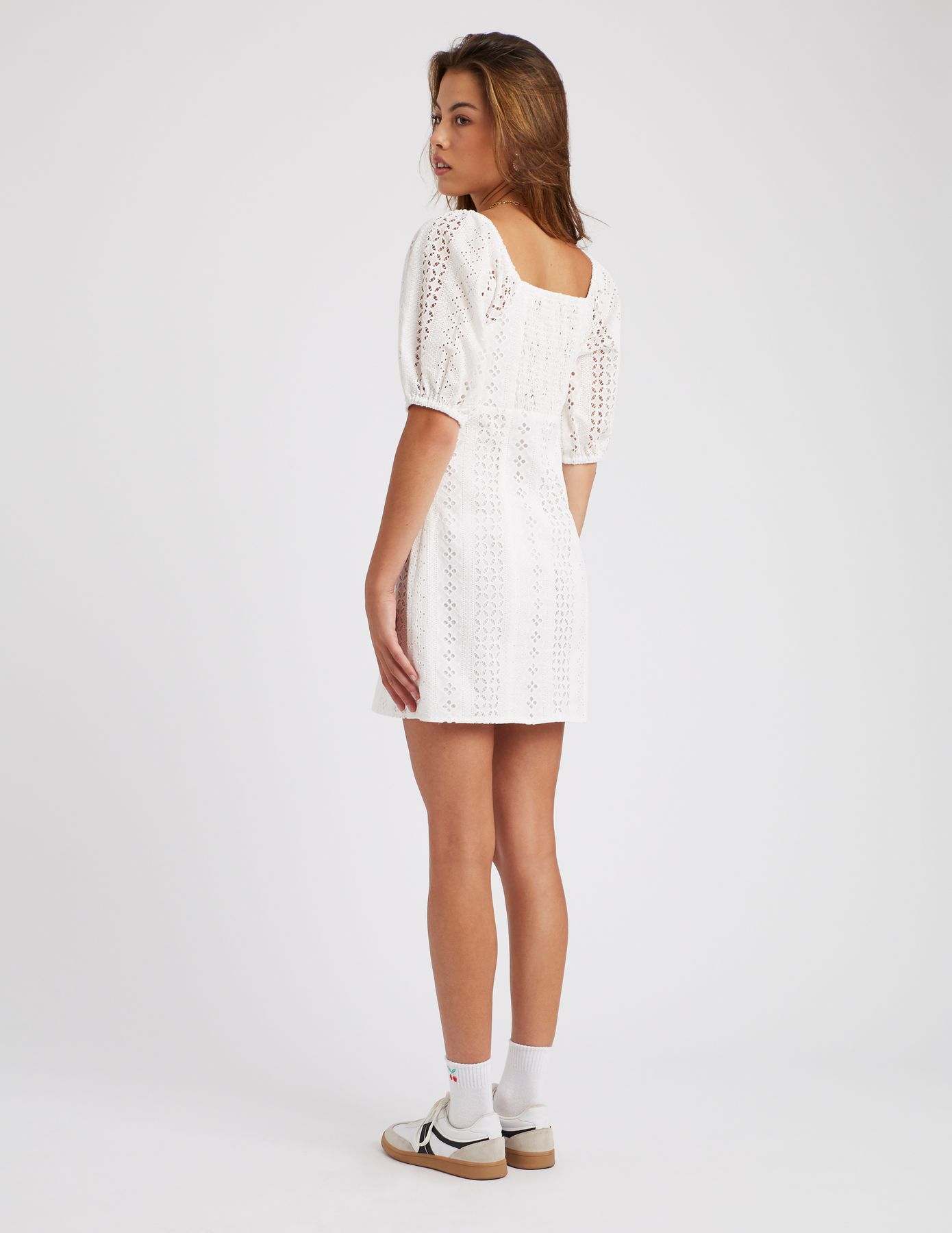 Robe courte broderie anglaise